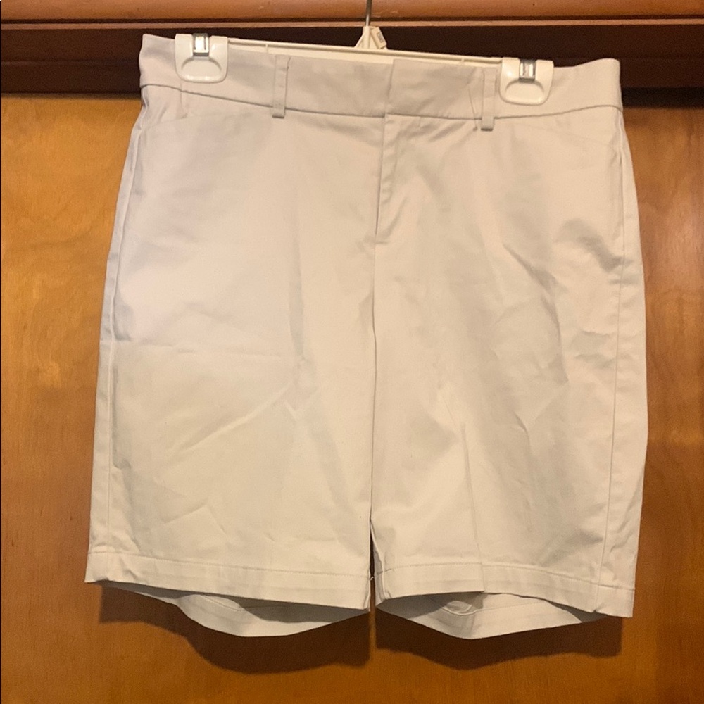 *5/$5* Dockers Size 10P Ideal Fit Khaki Shorts